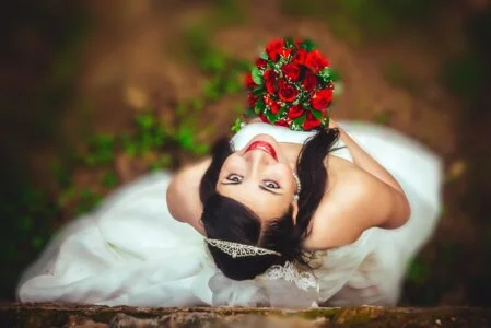 Pre-wedding coverage: is about ensuring that the bride will feel happy and confortable on her big day, shows a happy bride